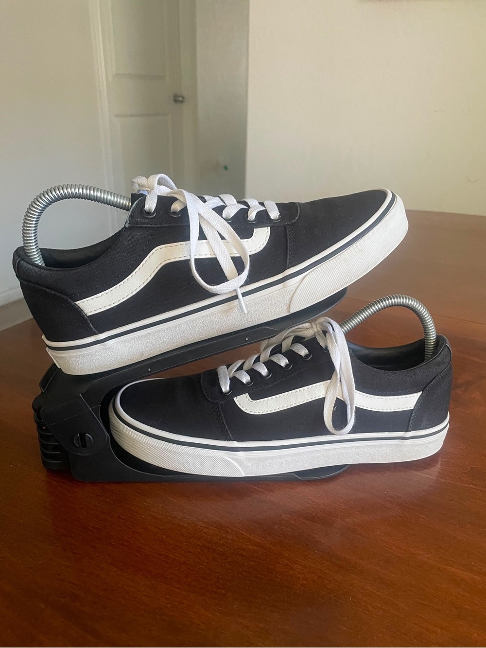VANS Old Skool Men's Black/White Low Top Lace-Up Sneakers Solid Women’s 9.5